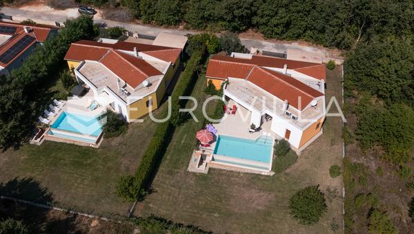 Svetvinčenat, To Moderne Villaer med Infinity Pools og Saunaer - En Etableret Turismeinvestering