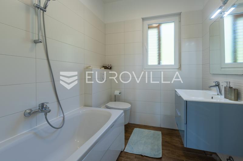 Svetvinčenat, To Moderne Villaer med Infinity Pools og Saunaer - En Etableret Turismeinvestering - 23