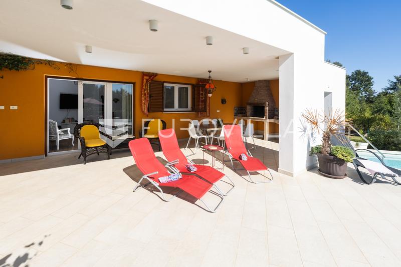 Svetvinčenat, To Moderne Villaer med Infinity Pools og Saunaer - En Etableret Turismeinvestering - 13