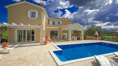 Istra, Vošteni, najam katnice 180 m² s bazenom i uređenom okućnicom