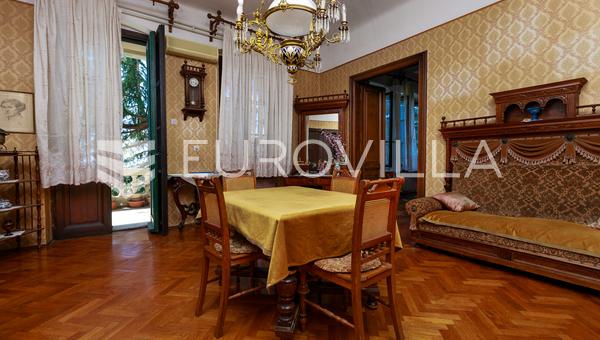 Rijeka, Bulevard, Altbauwohnung mit vier Schlafzimmern, 180 m², Meerblick