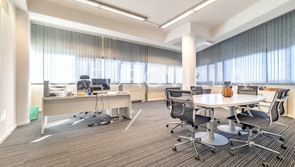 Zágráb, Branimirova, kiadó irodahelyiség 1140 m2 egy újonnan épült irodaházban.