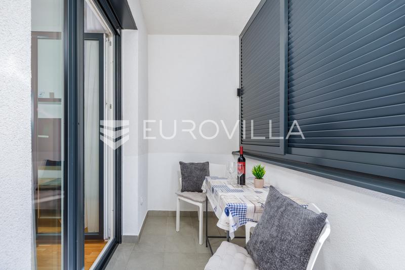 Pula, Monvidal, long-term rental of a three-bedroom, five-room, friendly apartment in a new building
