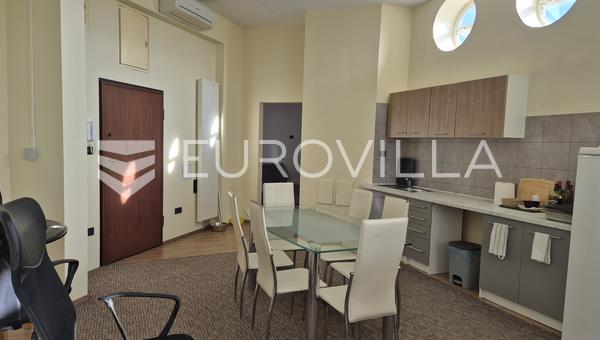 Загреб, Трнье, улица Вуковарска, четырехкомнатная квартира 129 м², 7-й этаж, лифт