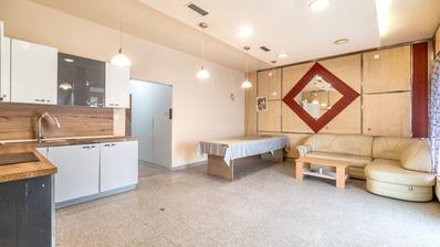 Gornji Stupnik, loja de rua com 127 m² e pátio