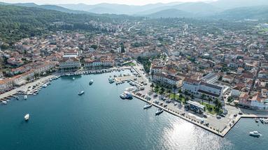 Island of Korčula, commercia-residential stone house adapted for restoran business