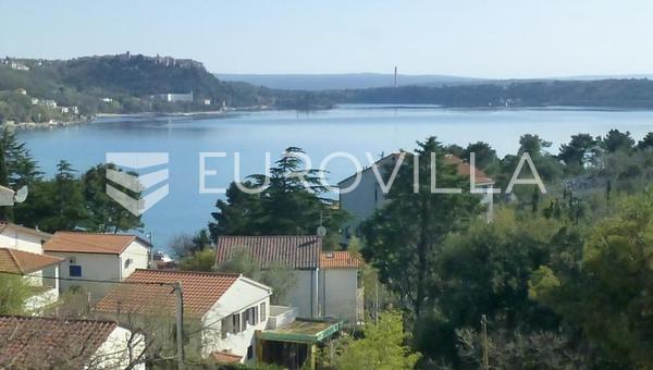 Krk, Omisalj, casa con cinco apartamentos, a 200 m del mar