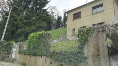 Kustošija, Grmoščica građevinsko zemljište sa objektom 283 m2
