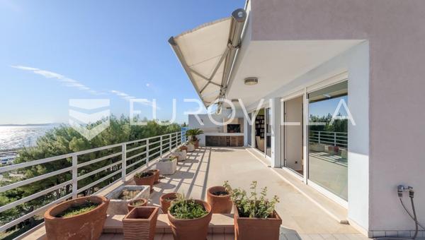 Split, Zenta, dvosoban penthouse, prvi red do mora s predivnim pogledom