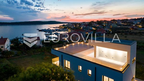 Rab Adası, Barbat, modern çatı katı dairesi 107 m², çatı terası