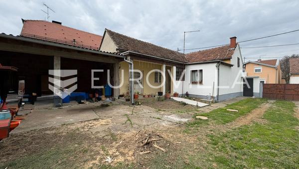 Đakovo, kuća i građevinsko zemljište 1007 m², fronta 19 m