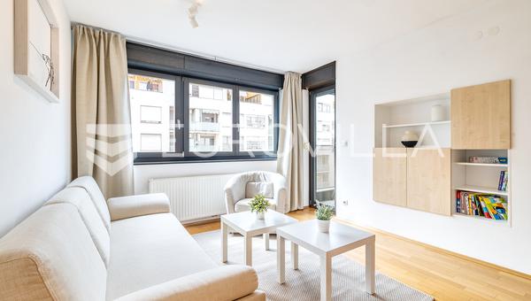 Zagreb, Bymidte, 43 m² toværelses lejlighed med loggia