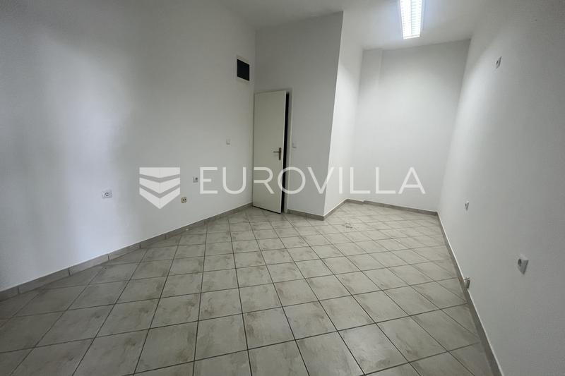 Slavonski Brod, Bymidte - Erhvervslokaler, 15,50 m² - 2
