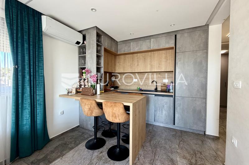 Ístria, Pula, aluguel de longa duração de um apartamento moderno em um novo edifício com vista para o mar e garagem - 3
