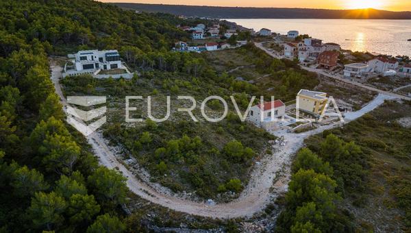 Zadar, Novigrad, atractivo terreno edificable de 1400 m² junto al mar