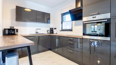Vodice, Srima, tweekamerappartement, begane grond, 50 meter van de zee