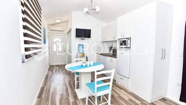 Vir - Casa adosada con 2 apartamentos, amplio jardín, cerca del centro de la ciudad y la playa