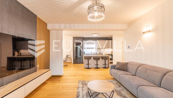 Varaždin, Kukuljevićeva - Moderne fireværelses lejlighed, 148,75 m², 2 parkeringspladser