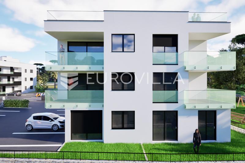 Zadar, Crno elegantna Novogradnja s krovnom terasom