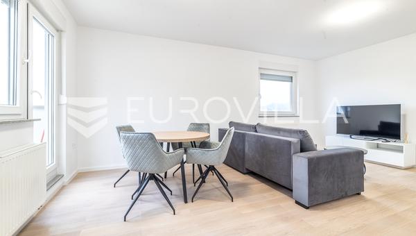 Zagreb, Stenjevec, enrumslägenhet 43 m² med parkering