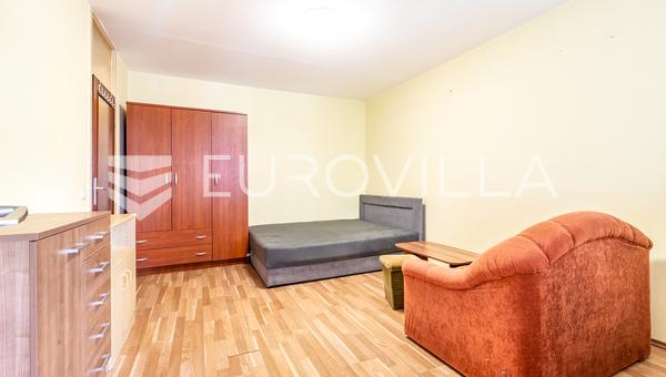 Zagreb, Savica, Zvonimira Rogoza, garsonijera sa lođom, 38 m²