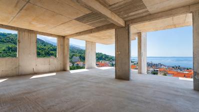 Makarska, Tucepi, cobertura de três quartos com vistas panorâmicas para o mar