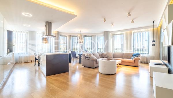 Zagreb, Maksimir, 3-værelses lejlighed på 157 m² med 3 garagepladser
