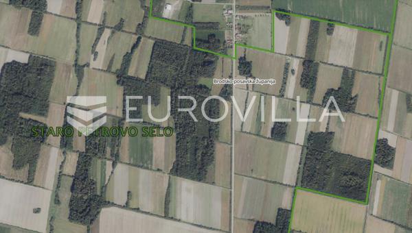 Staro Petrovo Selo - Grund med et areal på 1.588 m²