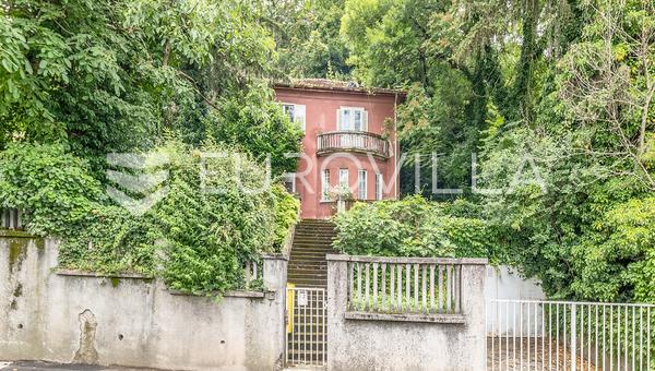 Zágráb, Mlinarska, gyönyörű, felújítandó villa 1 730 m²-es telken