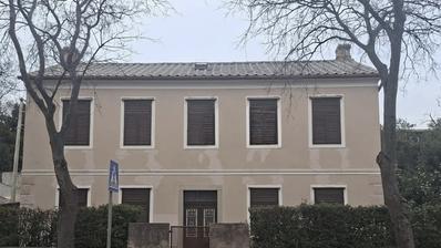 N. Vinodolski, samostojeća katnica 100 m od mora s parcelom od 680 m²