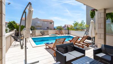 Brač, Bol, manji obiteljski hotel s restoranom, 1.000 m²