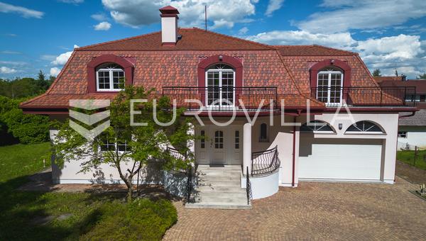 Samobor, Perivoj, net alanı 323 m² olan aile villası, 2.087 m² arsa üzerinde