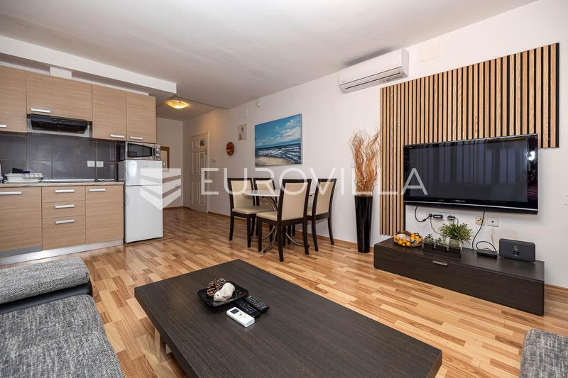 Dramalj, kuća s 6 apartmana, uhodan turistički najam, pogled na more