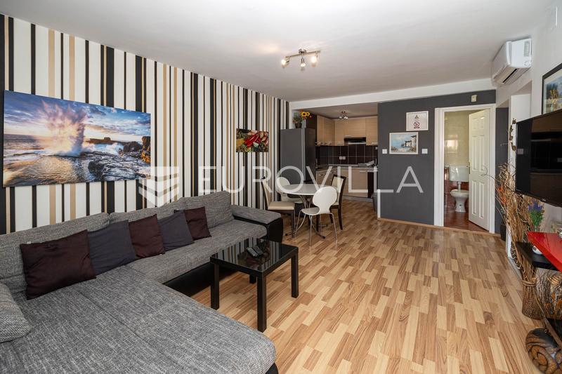 Dramalj, kuća s 6 apartmana, uhodan turistički najam, pogled na more