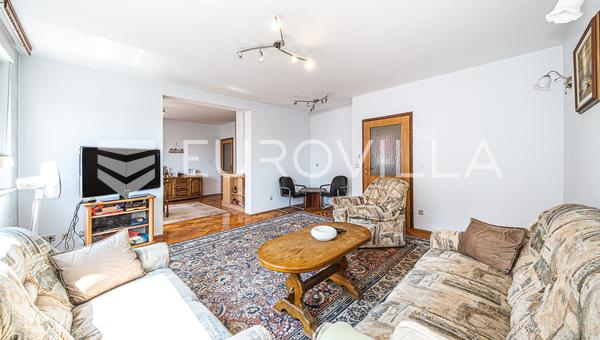 Zagreb, Trešnjevka, treværelses lejlighed med loggia og garageparkeringsplads, 98,83 m²