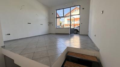 Záhřeb, Kamenarka, komerční prostor, obchod v přízemí s výlohou, 55 m²