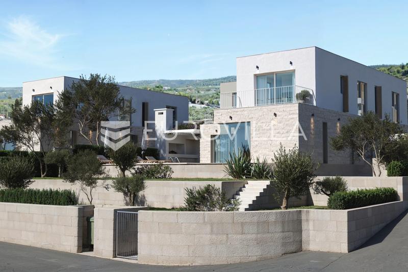 Brac, Supetar - yüzme havuzlu villa için izinli arsa - 5