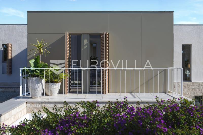 Brac, Supetar - yüzme havuzlu villa için izinli arsa - 11