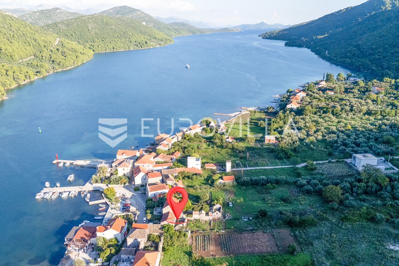 Pelješac, Broce, tradicionalna kamena kuća uz more - 4