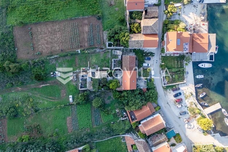 Pelješac, Broce, tradicionalna kamena kuća uz more - 3