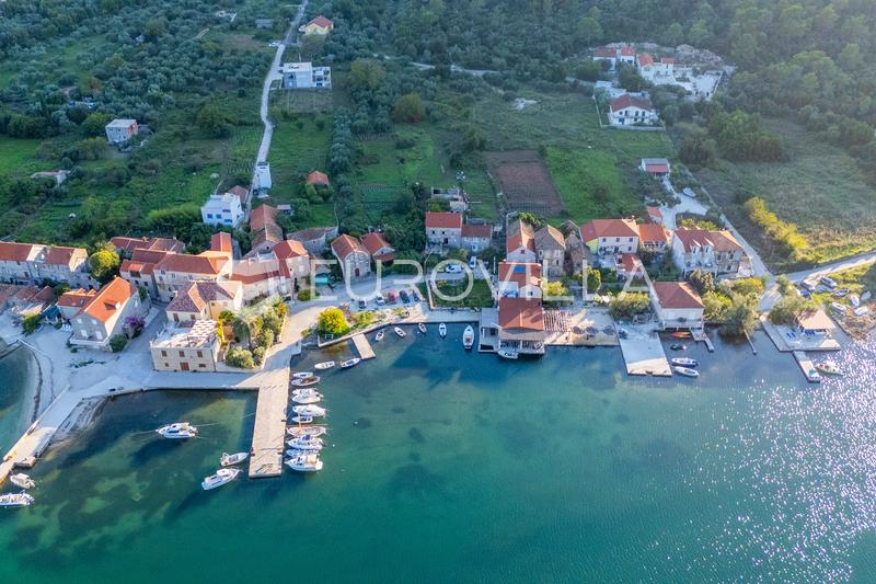 Pelješac, Broce, tradicionalna kamena kuća uz more - 9