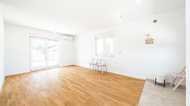 Samobor, Velika Rakovica, moderne etværelses lejlighed med rummelige terrasser, garage og parkering