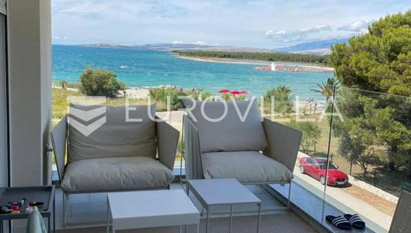 Pag, Povljana, prekrasan trosoban stan prvi red do mora, 112 m²