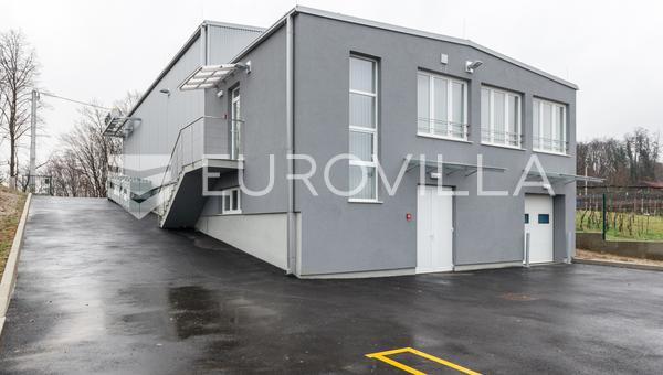 Zelina, pavilhão de produção com 540m2 com jardim e pomar de 1000m2.