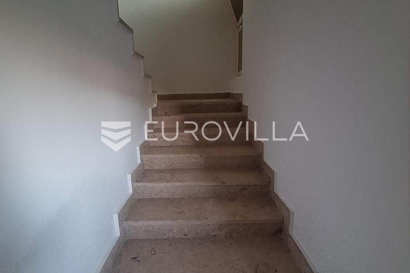 Karlovac, Donja Jelsa, casa de 360 m² en una parcela de 4000 m² - 10