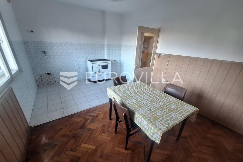 Karlovac, Donja Jelsa, casa de 360 m² en una parcela de 4000 m² - 1