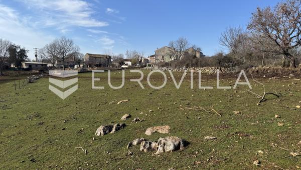Istrien, Porec-Gebiet - Baugrundstück 1029 m2 am Rande einer Urbanisation, umgeben von Grün
