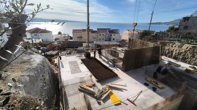 Omiš Riviéra, két hálószobás, déli fekvésű lakás egy új építésű ingatlan első emeletén, 75,95 m²