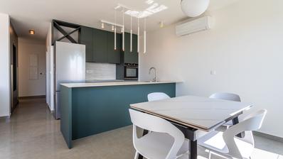 Kastel Sucurac, appartement neuf de trois chambres avec vue sur la mer