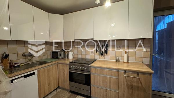 Kuševac, poslovno stambena katnica, 175 m²